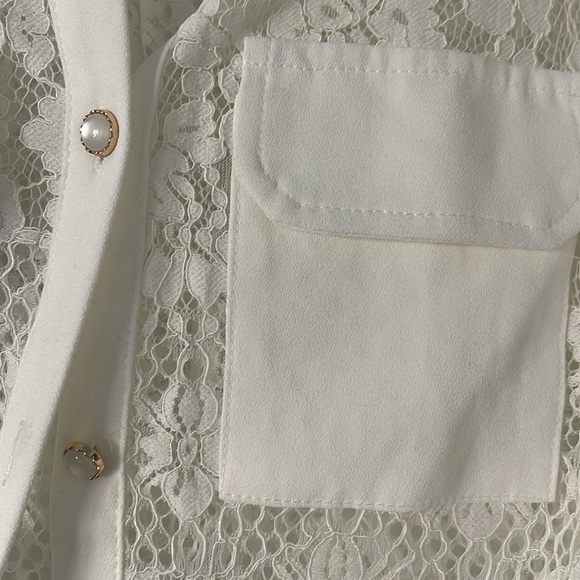 Ontwelfth white lace button up top - Picture 2 of 3